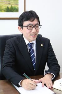 内山隼斗弁護士